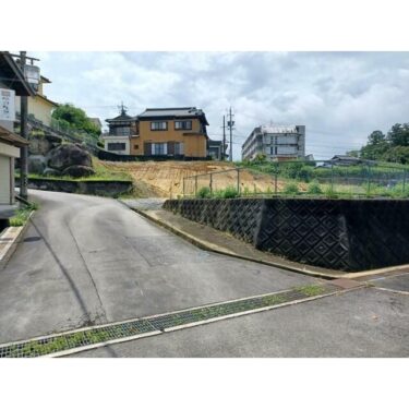 東側道路(外観)