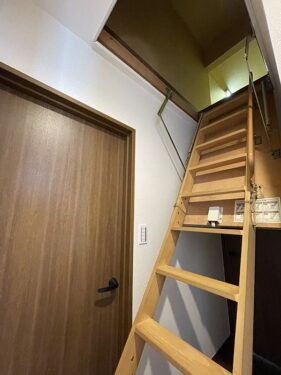屋根裏収納